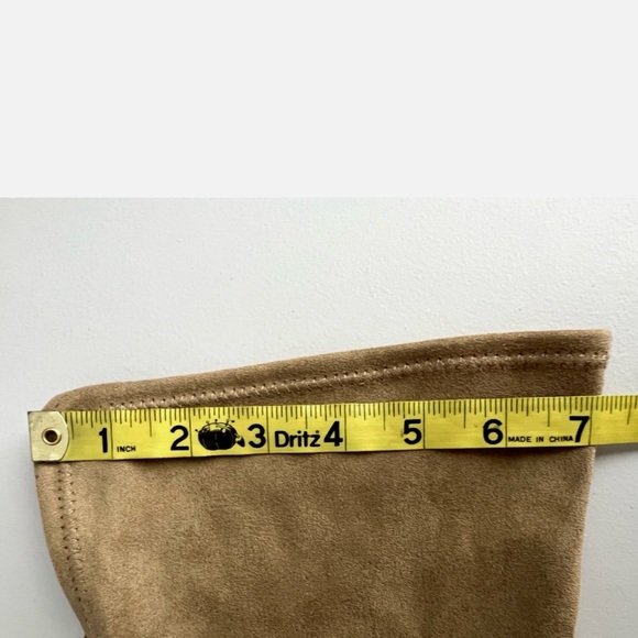 Steve Madden
Color - Celene Tan
Faux Suede
Size - 7.5 - Picture 8 of 8